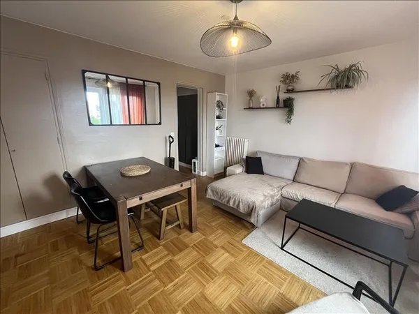 Appartement - 1er étage - 55 m2 - 3 pièces - Meublé