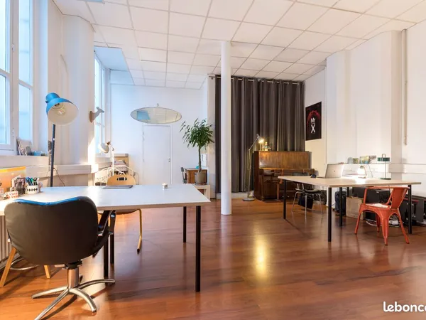 Bureaux cosy type loft à louer (1 poste)