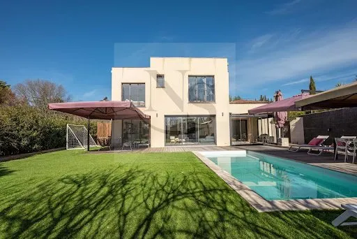 Villa 7 pièces 180 m²