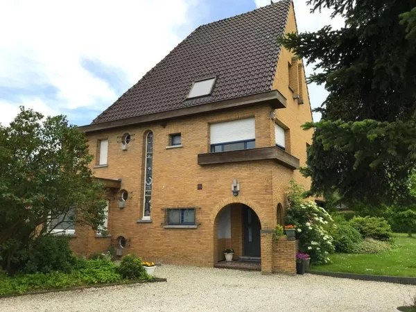 Maison 8 pièces 230 m²