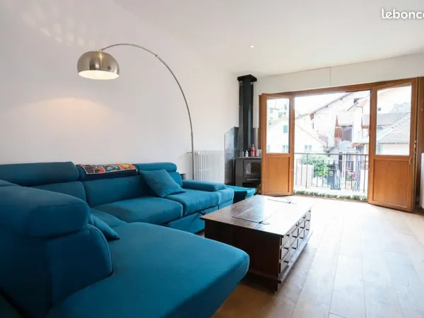 Appartement duplex 3 chambres nouvellement rénové dans la vieille ville d'annecy