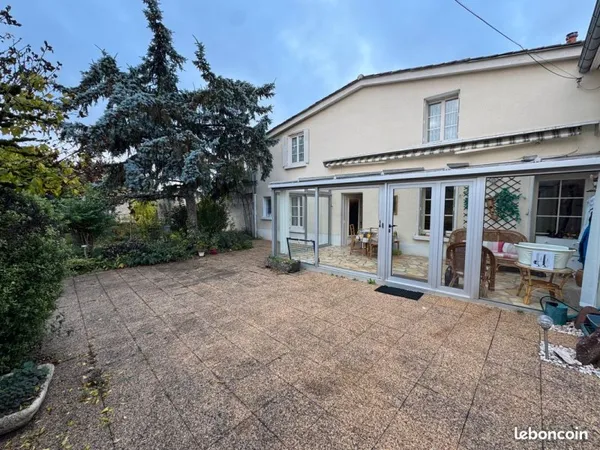 Poitiers Touffenet - Maison d'environ 98m² avec terrasse jardin de 1000m² et garage