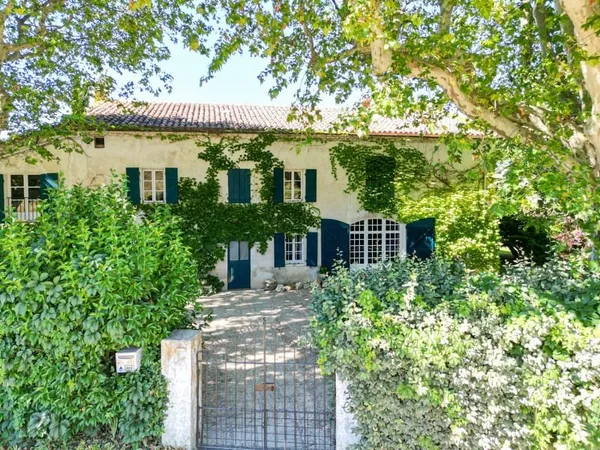 Bergerie du XVIII-ème-Aix Nord-300 m2 terrain 3440m2