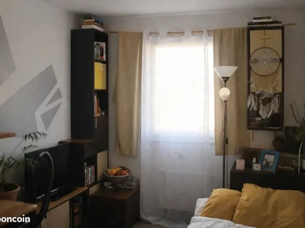 Studio 1 pièce 13 m²