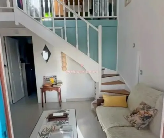 Charmant T2 rénové avec mezzanine et terrasse résidence sécurisée avec piscine