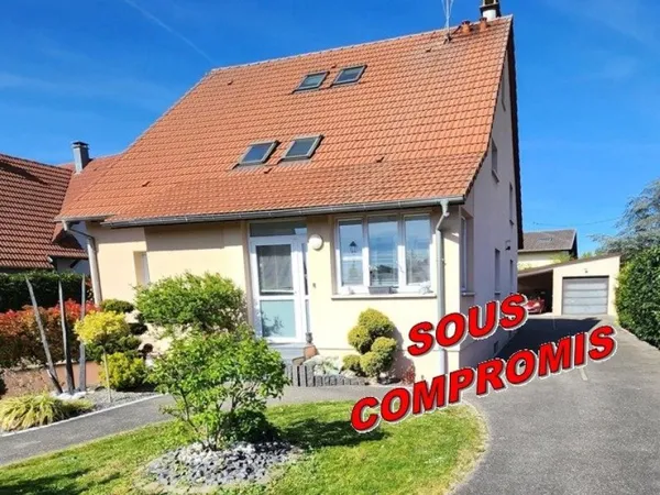 Cette maison bi-famille ou investissement locatif se trouve à Sainte-Croix-en-Plaine