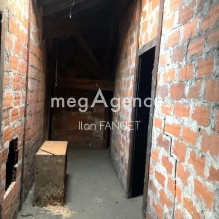 À VENDRE - Combles à rénover de 47 m² avec projet d'architecte et terrasse tropézienne