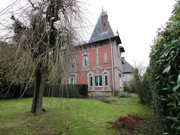 Maison 10 pièces 318 m²