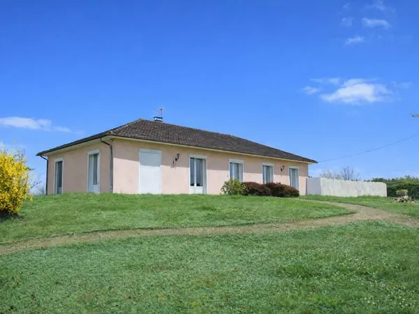 A VENDRE maison avec piscine et atelier- Secteur Miramont de