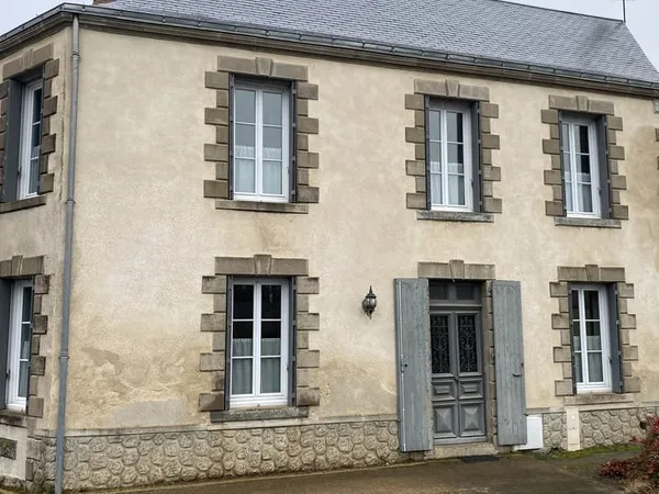 Belle maison de bourg de 157 m2 avec Terrain clôturé de 400m