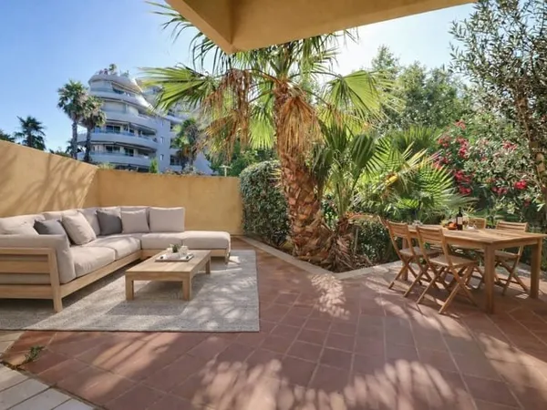 VENTE - FREJUS PLAGE - Appartement 3 pièces de 50m2 avec possibilité d'acheter une cave