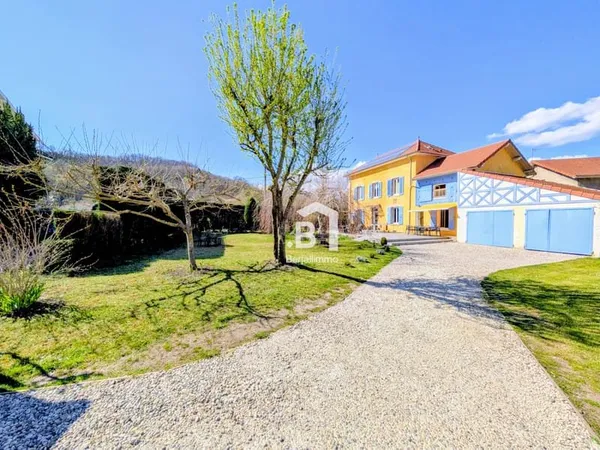 Maison 5 chambres 210 m2 Proche centre, écoles et gare