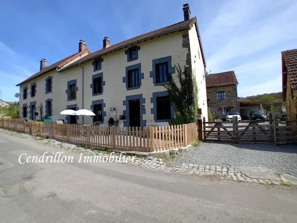 Ensemble maison + gîtes en activité, 2 piscines chauffées et