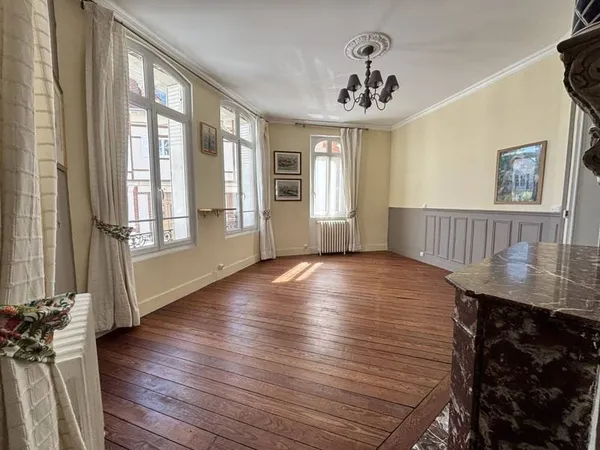 Appartement 6 pièces 153 m²
