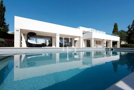 Maison 9 pièces 350 m²