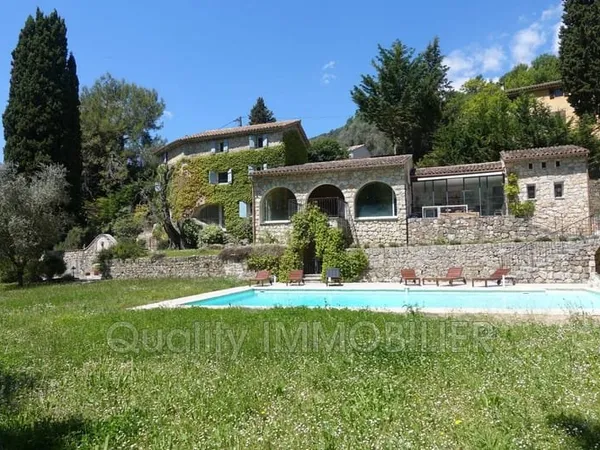 Maison 9 pièces 324 m²