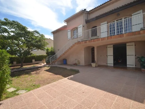 Haut de villa avec jardin