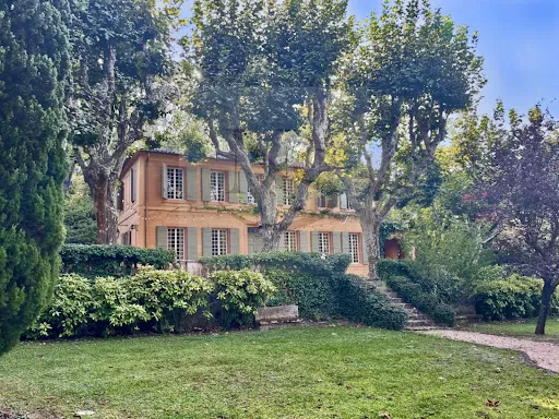 Propriété 19 pièces 570 m²