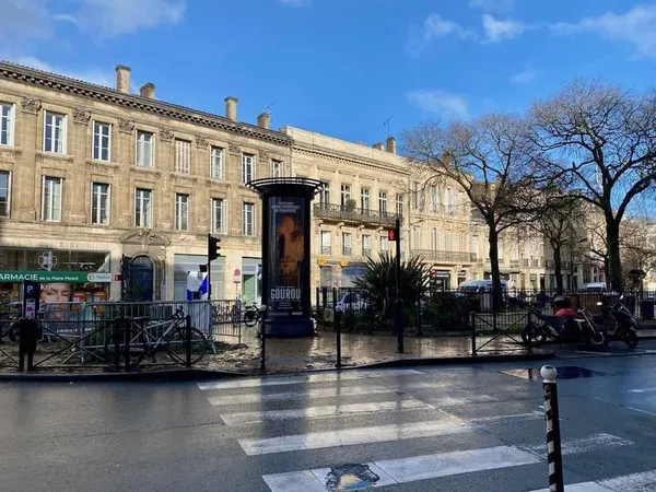 Bâtiment 300 m²
