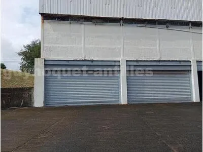 Local commercial brut de 144m² - Zone d'activités, Le Lorrain