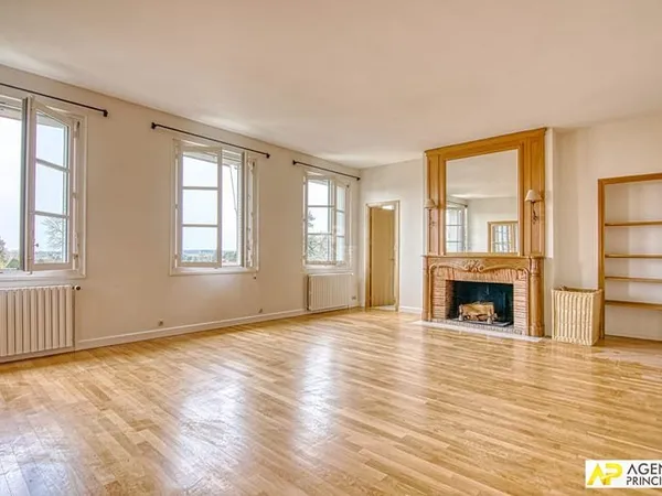 Versailles Glatigny Appartement d'exception 6 pièces duplex 184.40 m² situé au 1er et dernier étage 