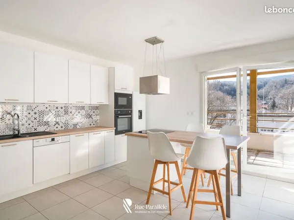 Dernier étage - Appartement T2 de 46 m² avec annexes - Rumilly