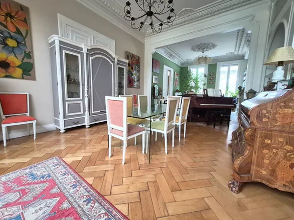Sublime bourgeoise typique de Roubaix en semi plain-pied DPE C