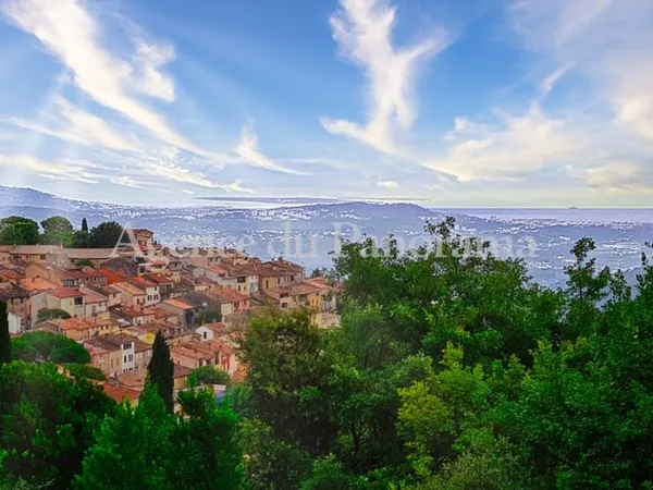 SUPERBE MAISON SITUEE AU COEUR DU VILLAGE