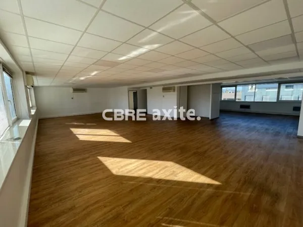 Local professionnel 200 m²