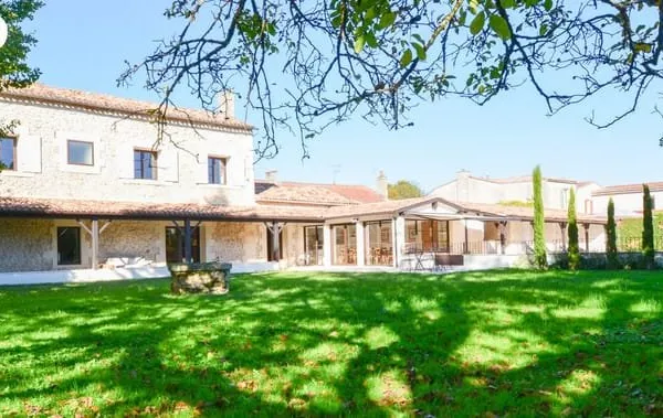 Exceptionnel proche de Bordeaux-Demeure familiale rénovée ave