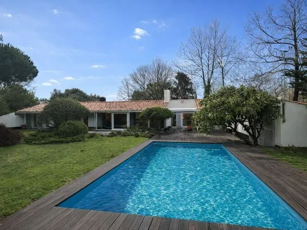 Maison 6 pièces 185 m²