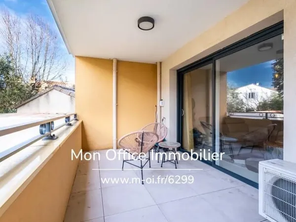 Référence : 6299-ASA. - Appartement 3 pièces avec terrasse et place de parking centre Luynes