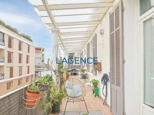 EXCLUSIVITE - CENTRE VILLE HYERES - APPARTEMENT T4 avec terr