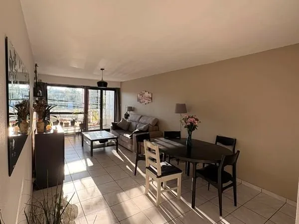 Beau T2 lumineux de 50m² - 2 balcons, ascenseur, parking - Pessac Résidence Compostelle