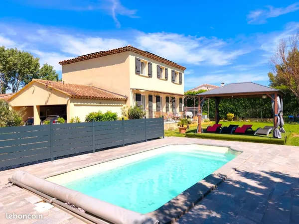 Villa 7 pièces 145 M2 habitables avec piscine et dépendances (double garage ouvert et Local piscine)