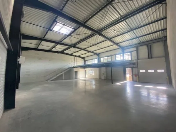 Local d'activité 1142 m²