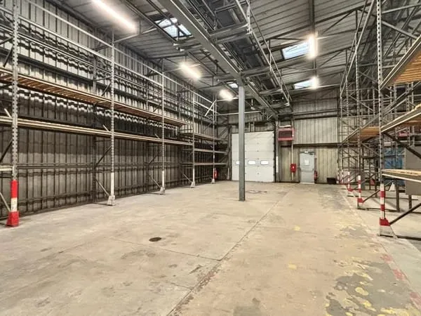 COIGNIERES (78) A LOUER ENTREPOT 551 M²