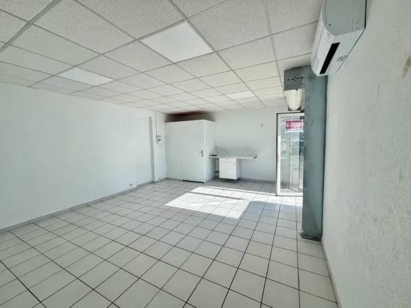 Local d'activité 81 m²
