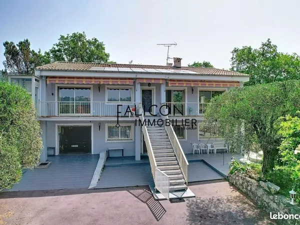 Maison 8 pièces 320 m²