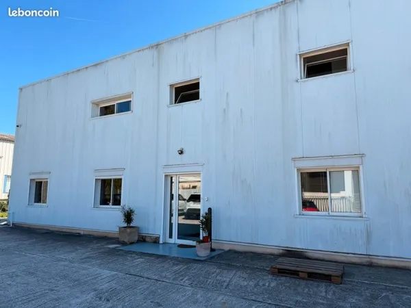 LOCAL D'ACTIVITÉ / BUREAUX + ENTREPÔT - 475 m² - AVEC PARKING