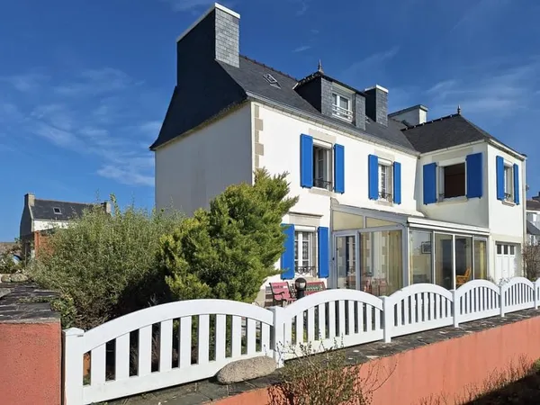 Maison en pierre à proximité des chemins côtiers et de la Baie des Trépassés