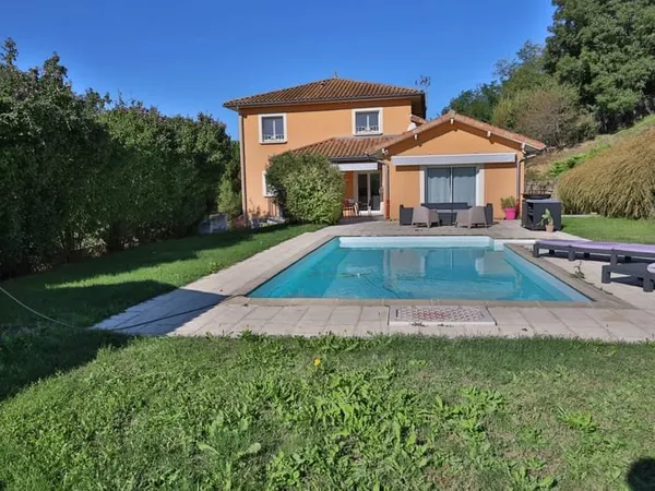 Grande maison de Type 6 Oytier-Saint-Oblas avec sous sol com