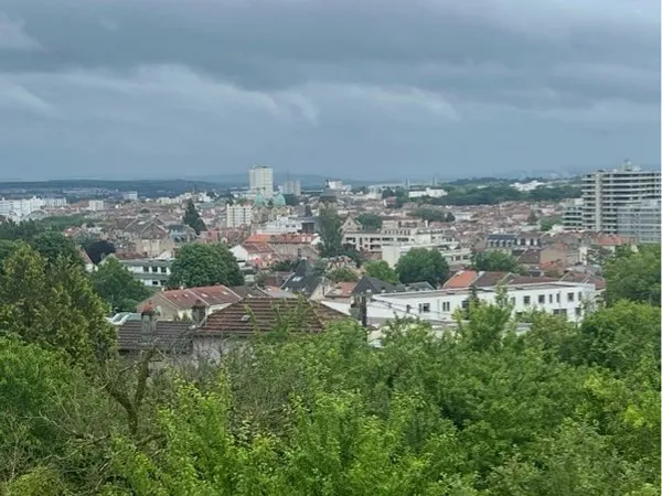 Maison spacieuse avec jardin et vue panoramique sur Nancy