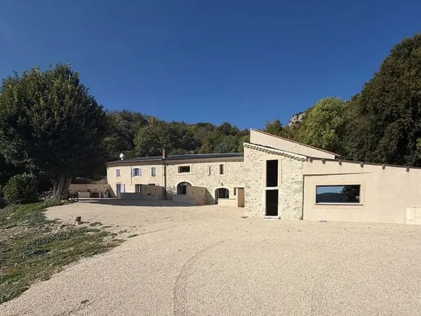 Maison 12 pièces 450 m²