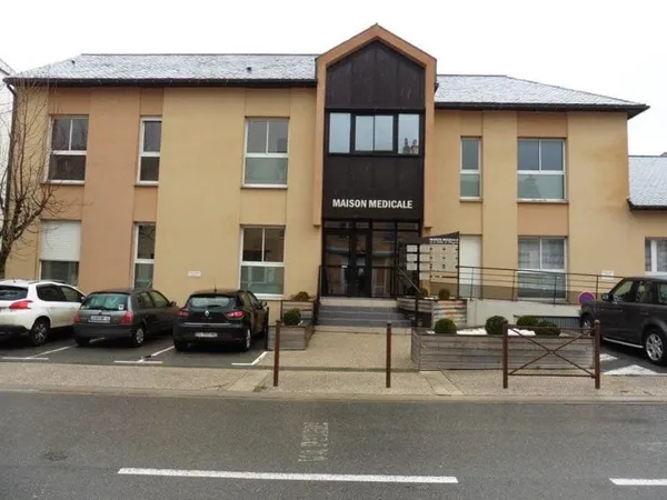 LAISSAC : Local situé dans la Maison Médicale avec parking privatif