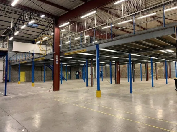 Local d'activité 2425 m²