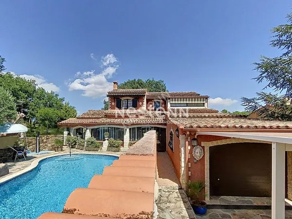 Villa de caractère 314 m² avec piscine et pool house ? Forcalqueiret (83136)