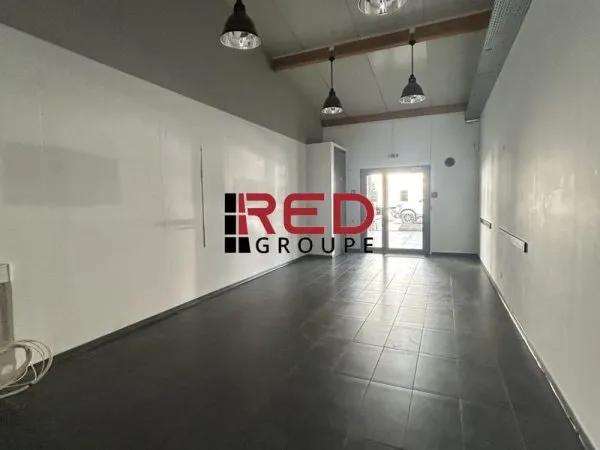 Local professionnel 122 m²