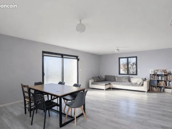 Maison familiale récente de plain-pied - 4 chambres - 140 m² - Brain-sur-Allonnes