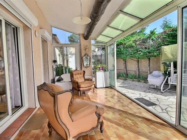 Maison T3/4 de 94m² avec garage, jardin, piscine sur une parcelle de 460m²